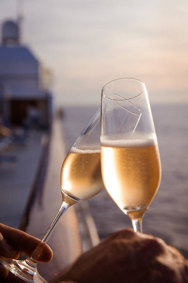 Champagner an Bord der EUROPA und der EUROPA 2, Hapag-Lloyd Cruises