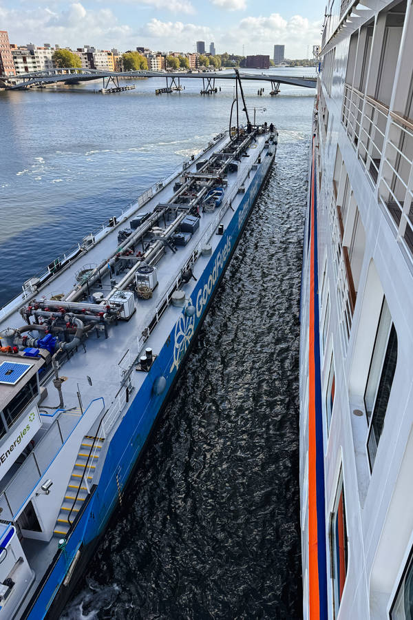 Biofuel für die HANSEATIC spirit in Amsterdam, Hapag-Lloyd Cruises.
