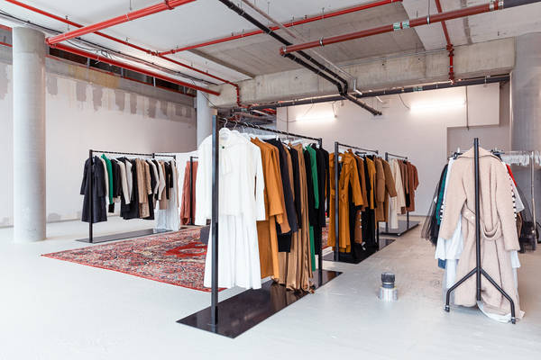 Atelierbesuch Fassbender Fashion2Night an Bord der EUROPA2, Besuch von Christina Fassbender in ihrem Atelier in Hambugr, Alter Wall.