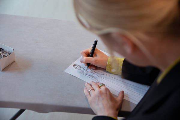 Atelierbesuch Fassbender Fashion2Night an Bord der EUROPA2, Besuch von Christina Fassbender in ihrem Atelier in Hambugr, Alter Wall.