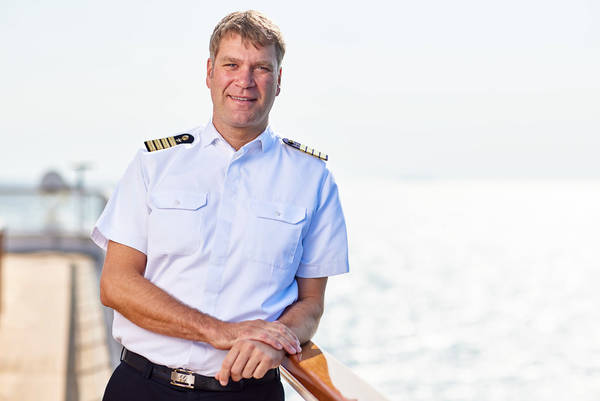 Hapag-Lloyd Cruises Hapag-Lloyd Cruises HANSEATIC spirit