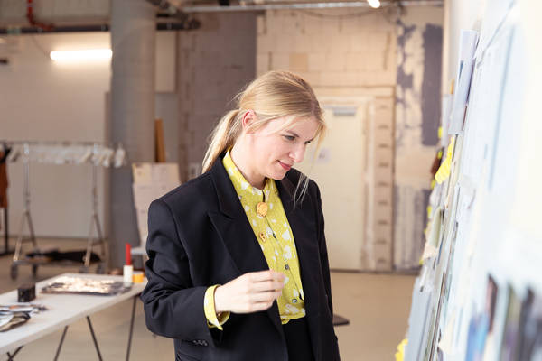 Atelierbesuch Fassbender Fashion2Night an Bord der EUROPA2, Besuch von Christina Fassbender in ihrem Atelier in Hambugr, Alter Wall.