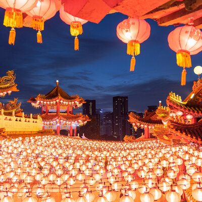 Pagodenglanz und Großstadtlichter