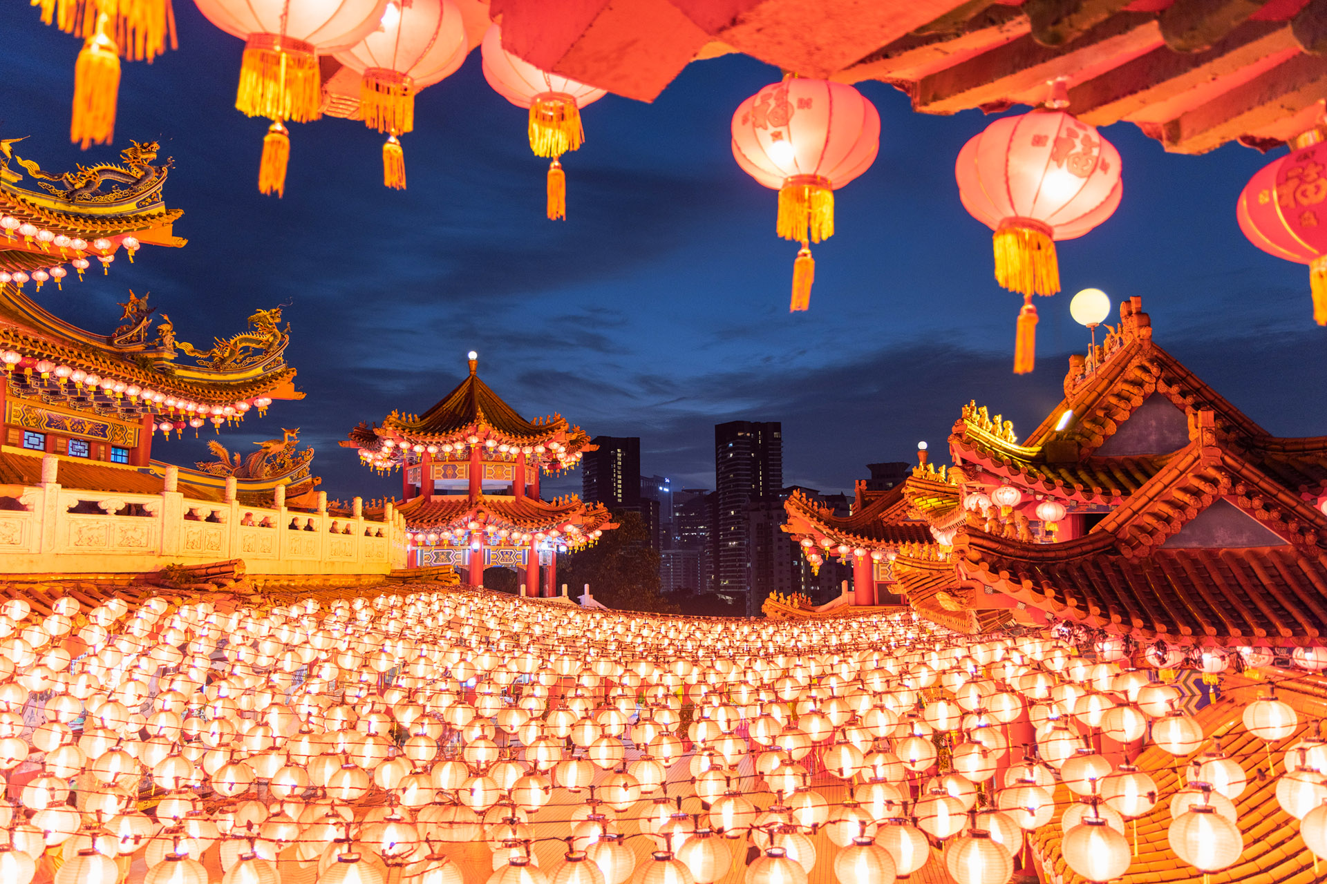 Pagodenglanz und Großstadtlichter