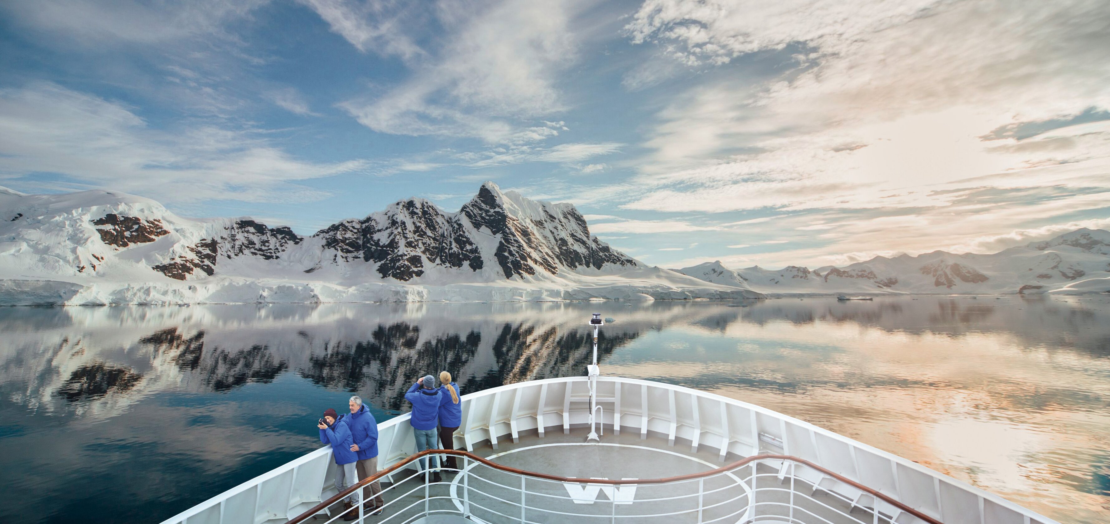HANSEATIC spirit in Paradise Bay