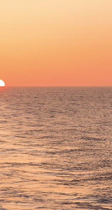 MS EUROPA Sonnenuntergang Reling